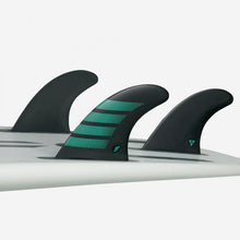 Charger l'image dans la galerie, Dérives Thruster - F6 ALPHA series Carbon Teal Thruster Set - taille M, FUTURES.